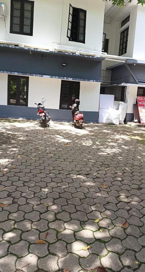 Prathiba Residency Hotel Kollam Buitenkant foto